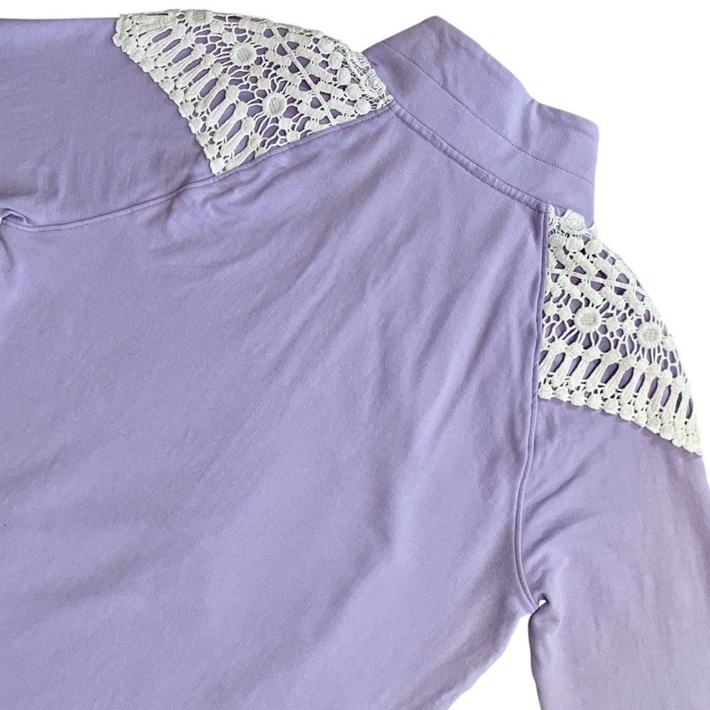 Lilly Pulitzer UPF 50+ Skipper Popover w/ Lace on Shoulders in Lilac Verbena - Picture 7 of 16